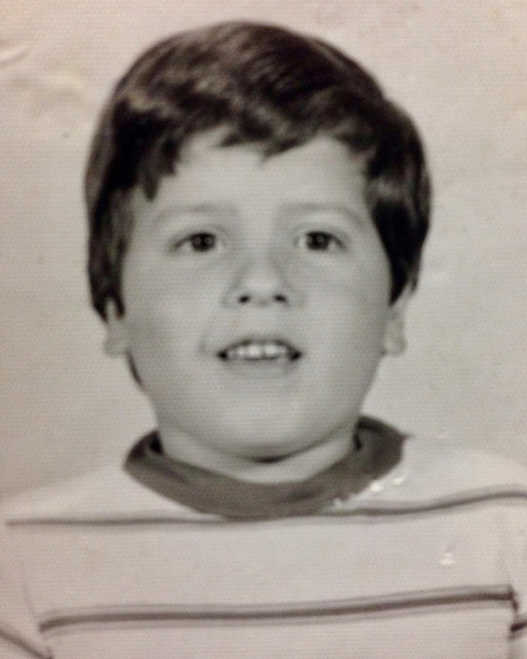 "Siento, rumbo a mis 48 años, que he alcanzado madurez gracias a las bendiciones y los “coñazos” que me ha dado la vida. Hoy en día solo quiero paz y estoy en la búsqueda constante de la misma. Gracias madre: “Raúl, hijo, que nada ni nadie te quite tu paz”. Amén Amén Amén"., redactó el conductor que hace unos días se incorporó oficialmente al show.