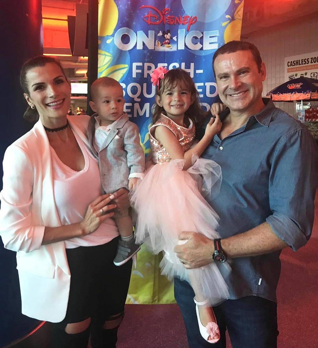 Liam tiene una gran familia que le da amor al por mayor. Por su parte, Cristy y Alan están felices por encaminar a sus hijos a una vida divertida y prospera.