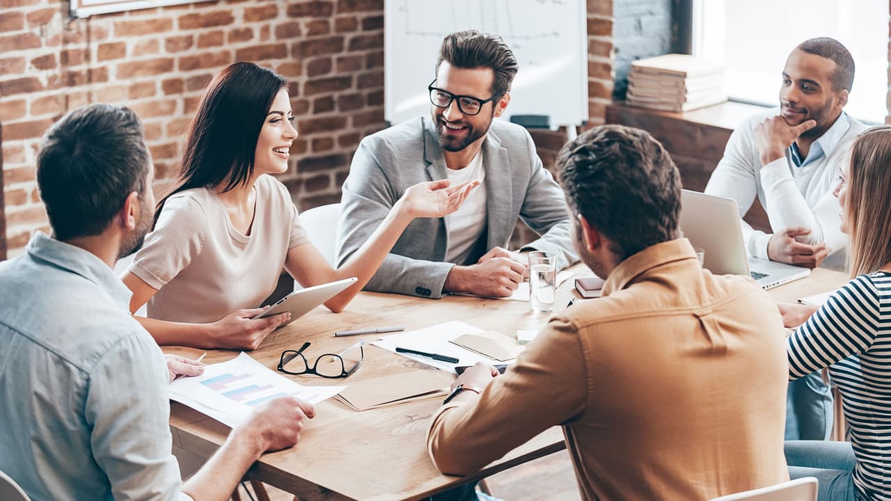 <b>ACUARIO</b>
<br>Es un signo que ama mostrar el camino, explorar, innovar. Son buenos inventores. La explosión de su gran creatividad asombra a muchos por la facilidad con la que la desarrollan así como la diversidad de pensamientos y recursos. Sus mejores creaciones las realizarán dentro de un grupo donde puedan intercambiar ideas.