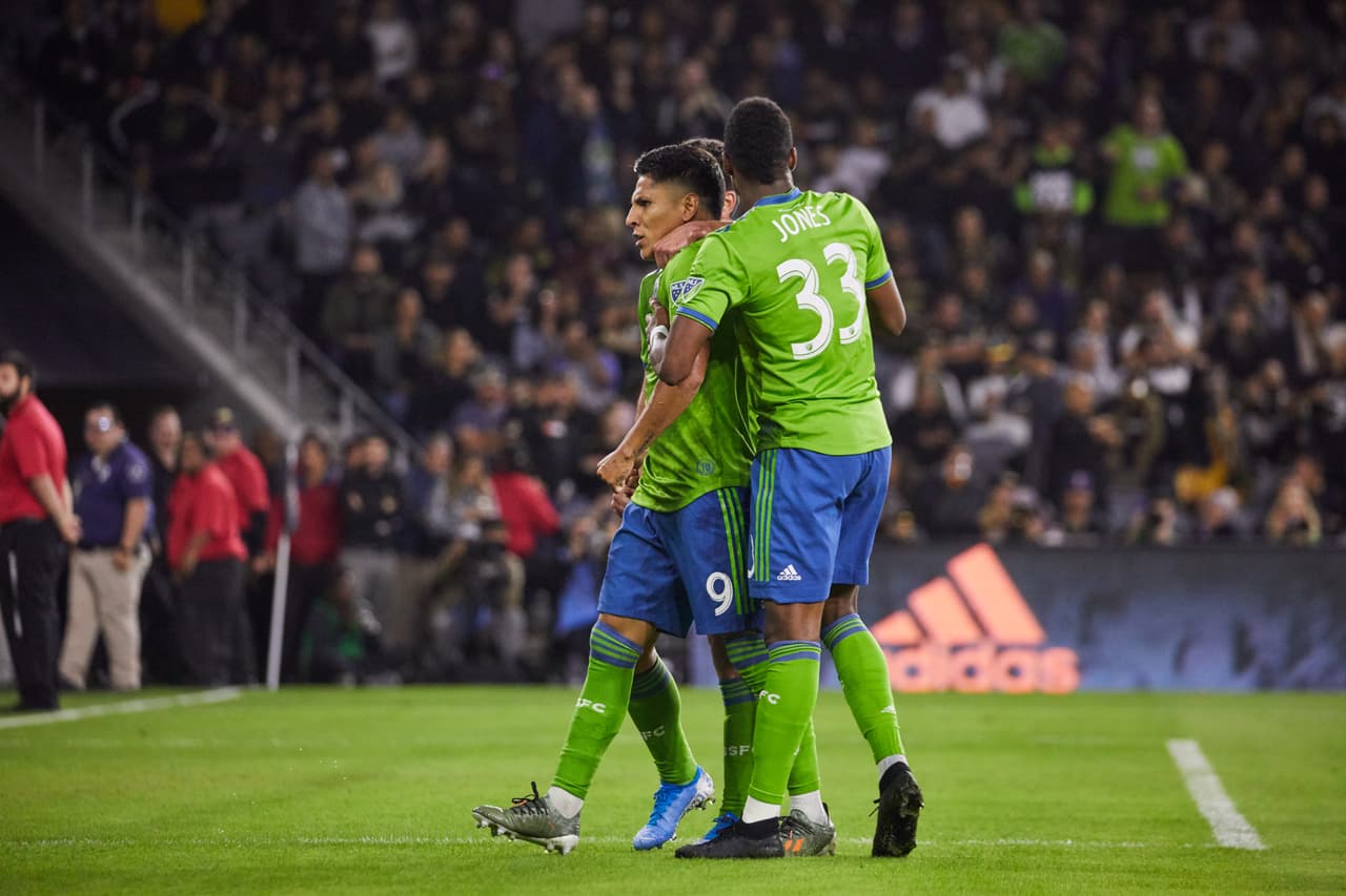 Edaurd Atuesta (17’) abrió el marcador para LAFC. Raúl Ruidíaz (22’, 64’) y Nicolás Lodeiro (26’) anotaron por los visitantes.