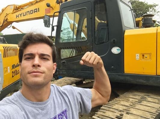 "Hay pocos productores grandes en México. Es difícil nuestra carrera, muchas veces el actor no tiene las herramientas necesarias para verse bien en pantalla", consideró.