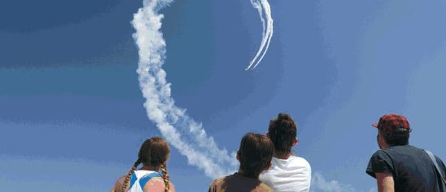 Sin ninguna duda que el espectáculo aéreo de los Blue Angels de este fin de semana en Chicago es una excelente oportunidad para divertirse en familia y deleitarse con un muy buen evento al aire libre.