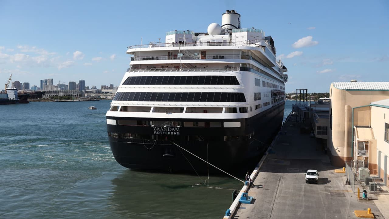 Llega al sur de Florida crucero con enfermos de coronavirus 