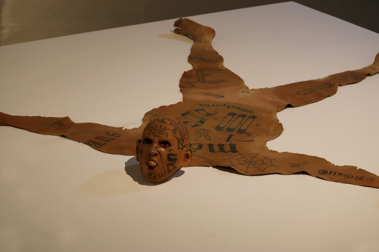 El artista usó sus propias proporciones y le pidió a sus amigos que hicieran ciertas expresiones para crear una versión real de un cuerpo humano.