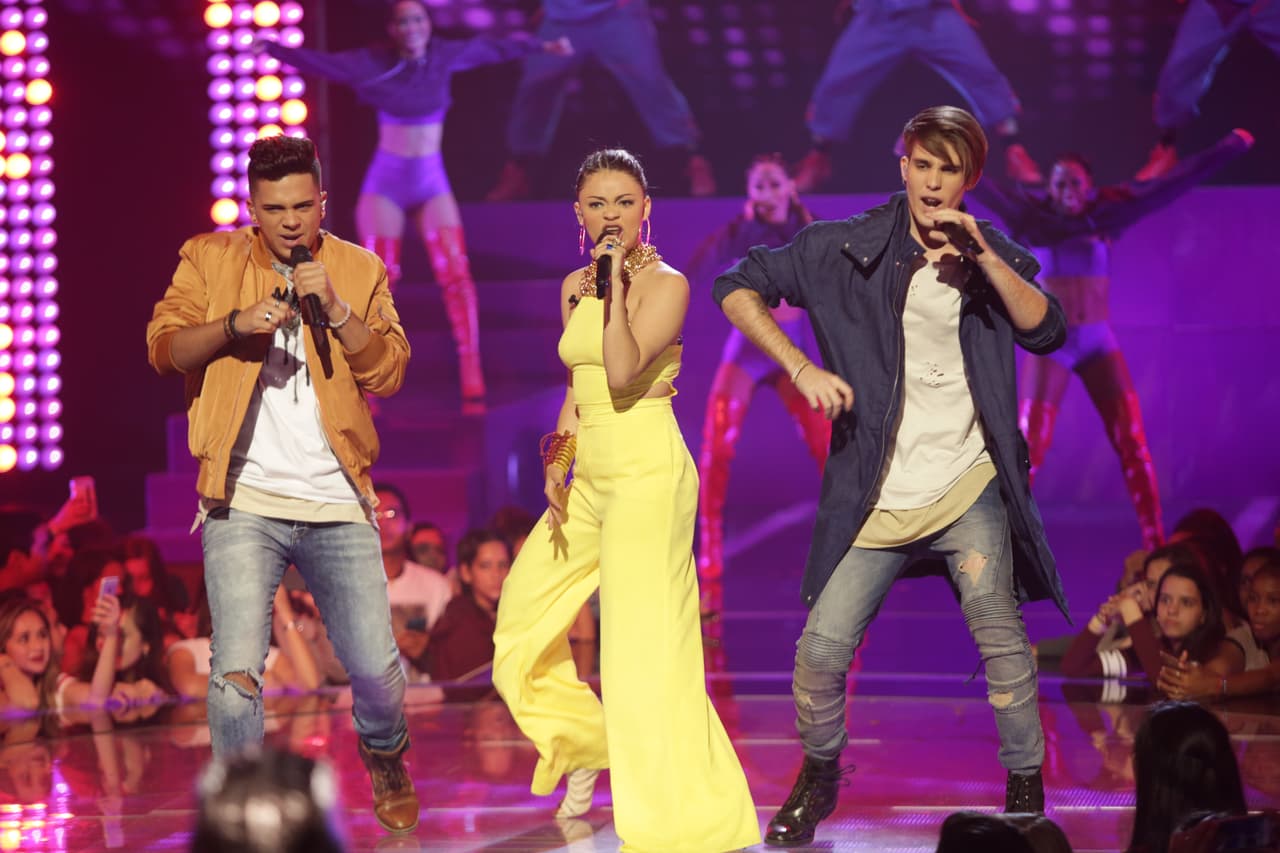 En su último performance junto a Danelly y Fabyán demostraron con toda su energía que no todo estaba perdido cantando “Vacaciones” de Wisin.