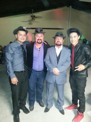 Su color favorito es el morado, le pone de mal humor no poder cantar y su momento más feliz fue audicionar en La Banda.