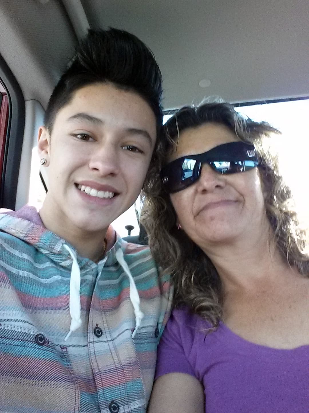 Su color favorito es el morado, le pone de mal humor no poder cantar y su momento más feliz fue audicionar en La Banda.