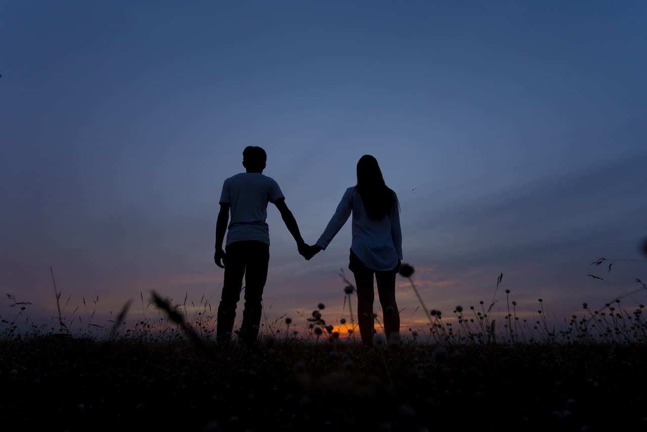 ¡Novilunio en tu signo y en tu ciclo de cumpleaños! Un verdadero regalo cósmico para ti. Es probable que recibas una invitación poco usual procedente de quien menos pensabas la cual implica cierto matiz romántico.