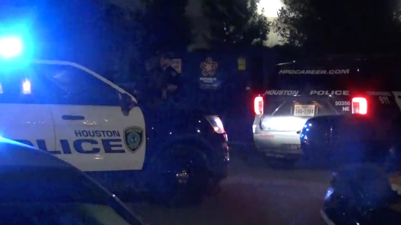 “Les dijo que estaba aquí para reunirse con una joven que había conocido en una app de citas”, David Riggs, portavoz de HPD.