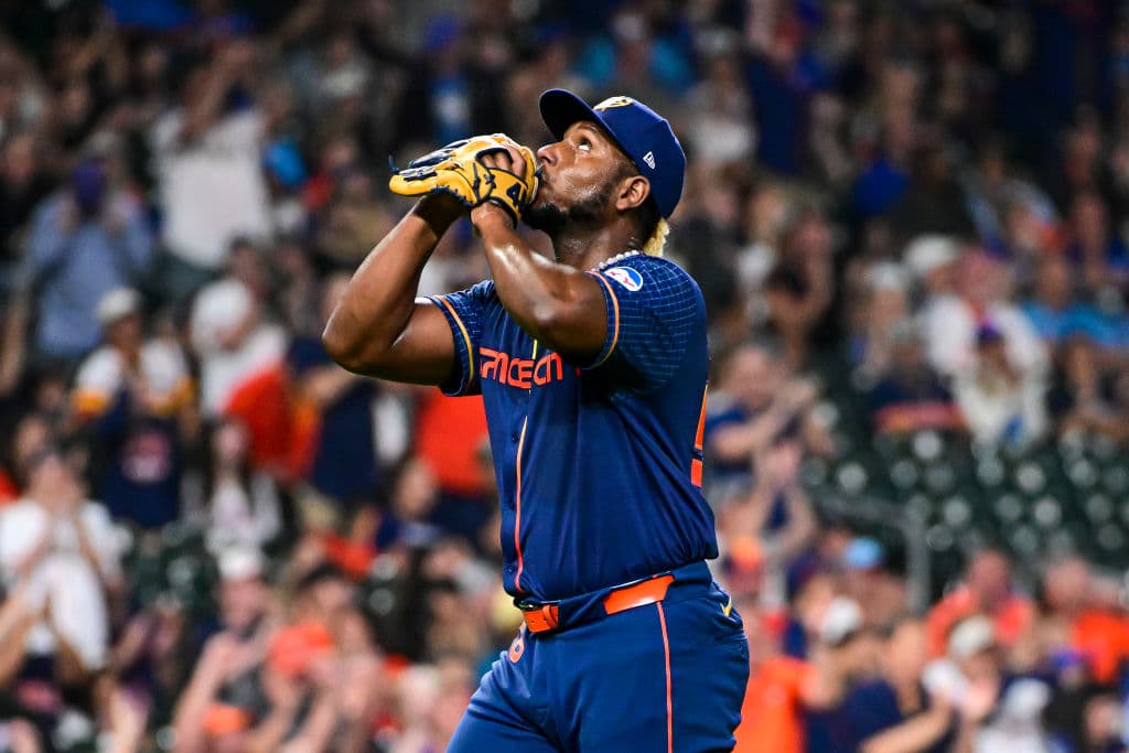 El dominicano Ronel Blanco lanza juego sin hit ni carrera para Houston Astros