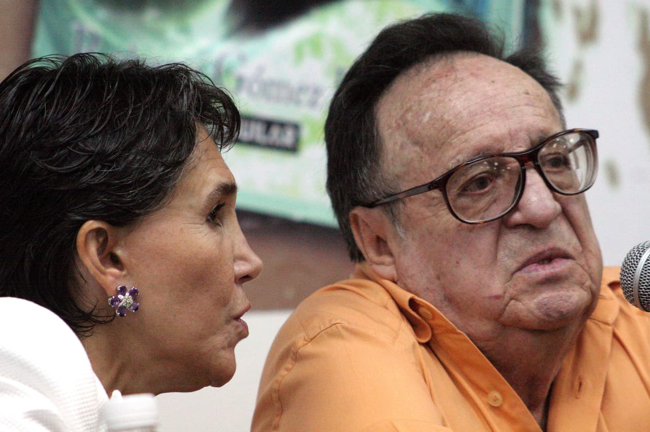 Aunque Florinda Meza y "Chespirito" estuvieron juntos desde varios años antes, ellos decidieron casarse en 2004.