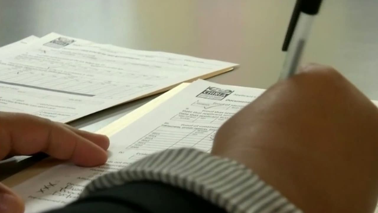 Temporada de impuestos: Comunidad inmigrante teme que IRS comparta sus datos con agencias federales