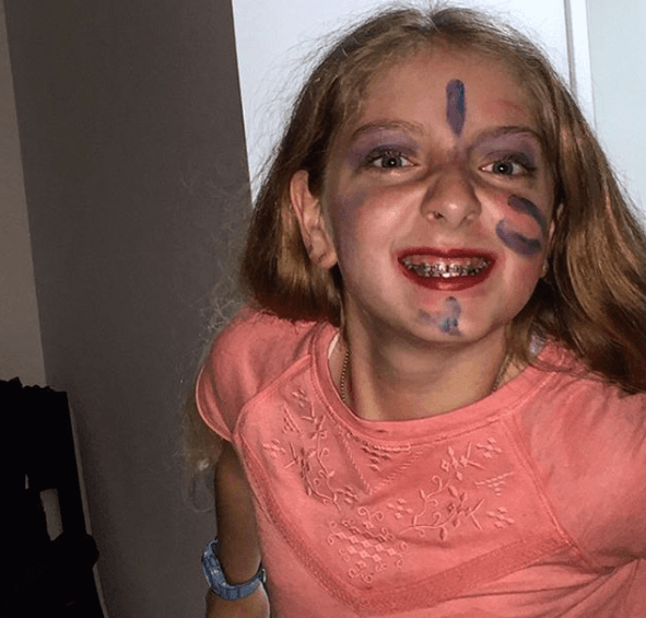 Constanza llama la atención con cada imagen que revela cuánto ha crecido y lo mucho que se parece a su mamá. Tal fue el caso a principios de octubre, cuando reapareció en una fotografía junto a su familia.