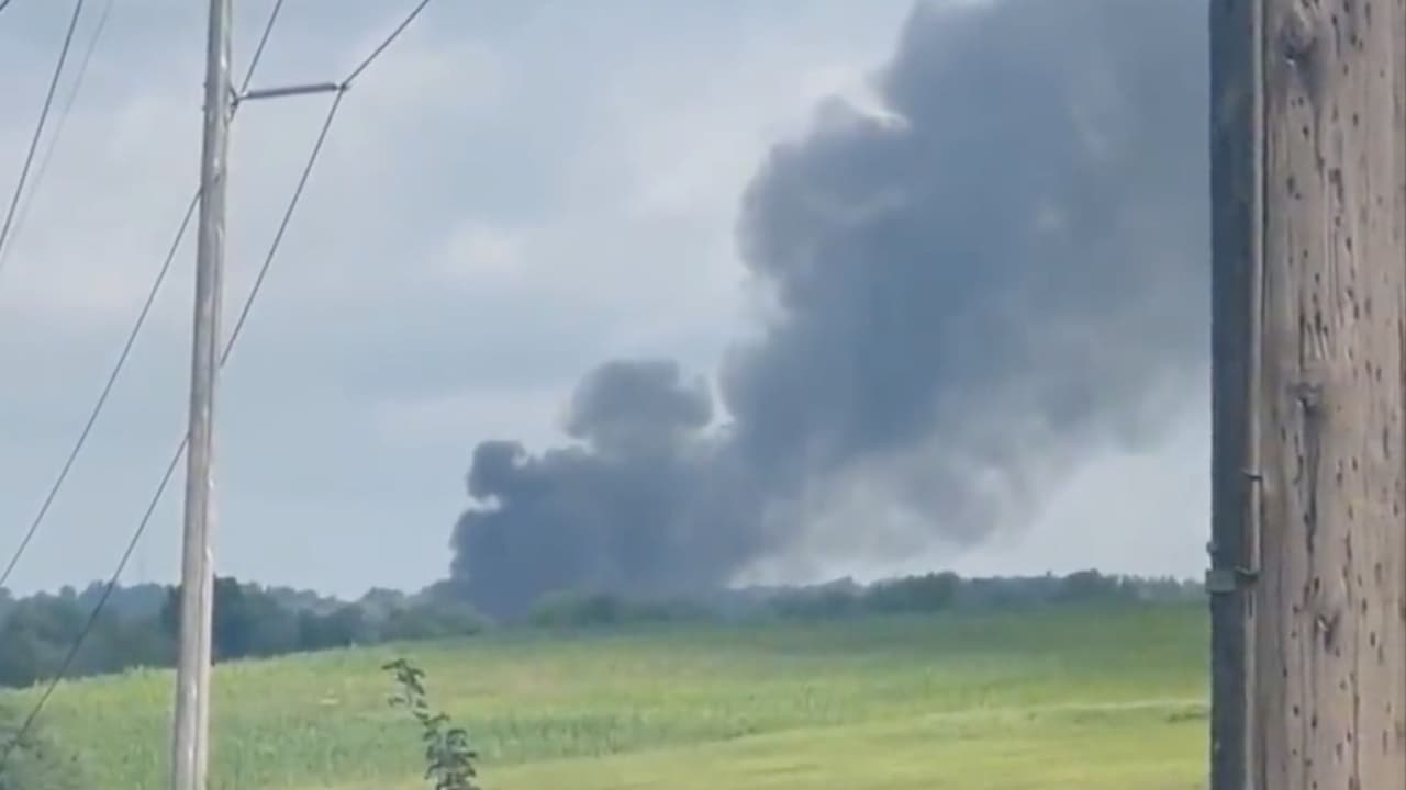 La explosión destruyó tres estructuras y dañó al menos una docena más el sábado por la mañana.