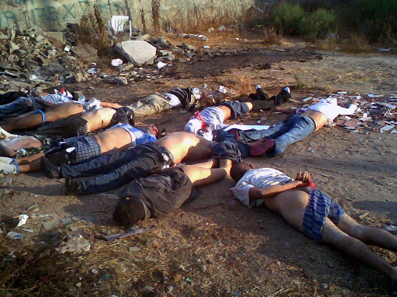 El 29 de septiembre de 2008 aparecieron 12 cuerpos al lado de una escuela.