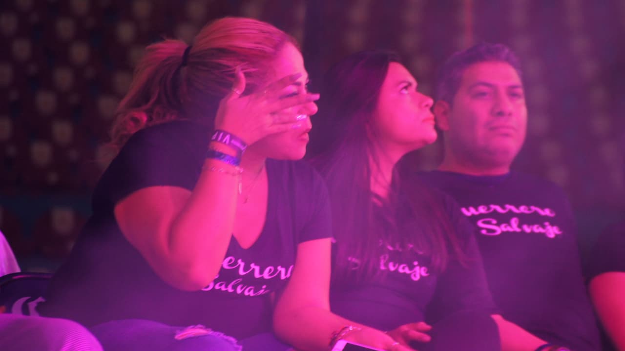Durante el homenaje, se pasó un video con imagenes de Ernesto Ruíz conviviendo con sus compañeros de Cuisillos, motivo por el cual varios de sus parientes no aguantaron y se le salieron las lágrimas.