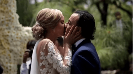 "Y gracias a mi súper fotógrafo y video por hacer realidad mi día y tener recuerdos que ver en todo momento." finalizó Karla en su publicación.