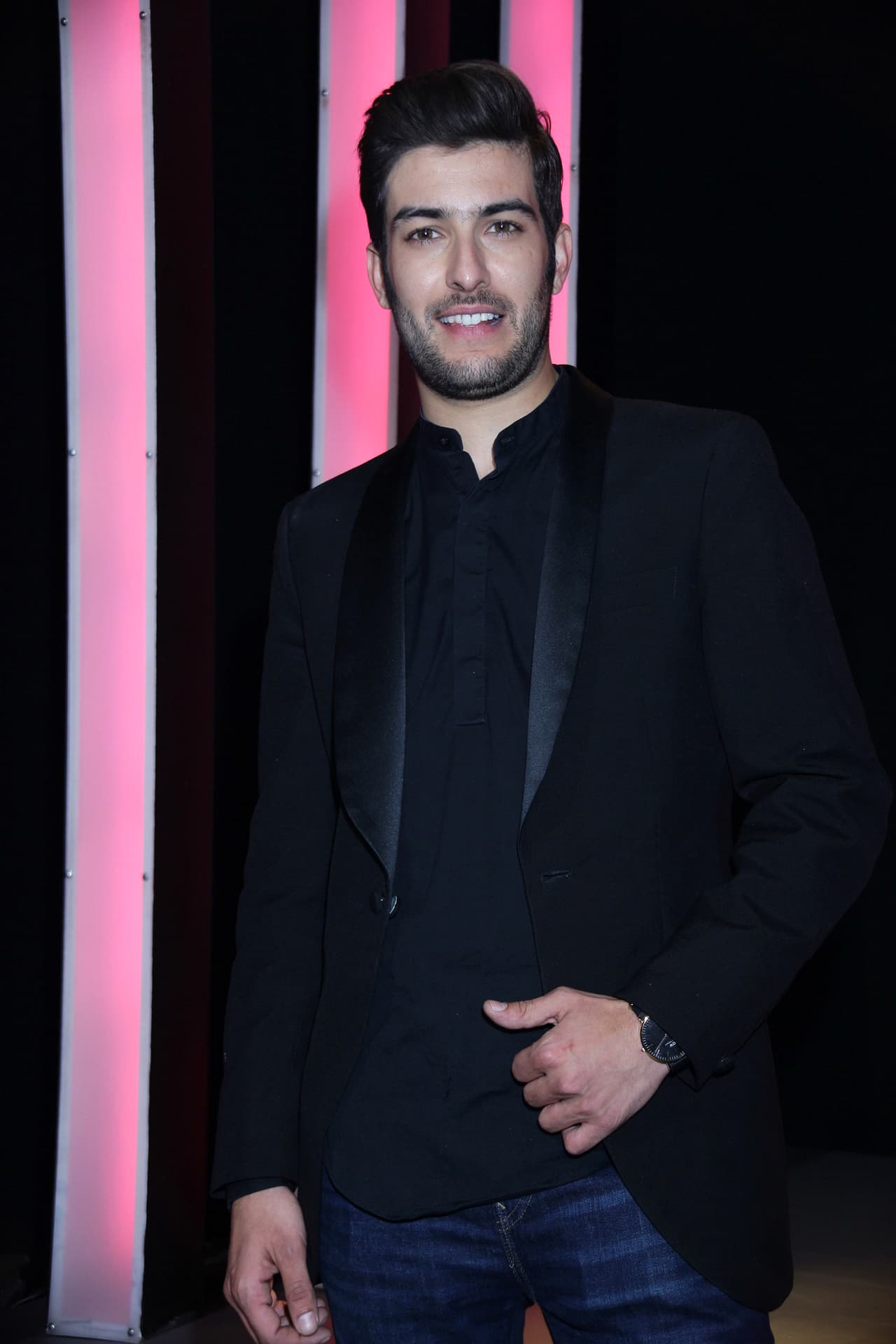 Mientras tanto, Juan Pablo Gil te robará suspiros como Arturo Acevedo.