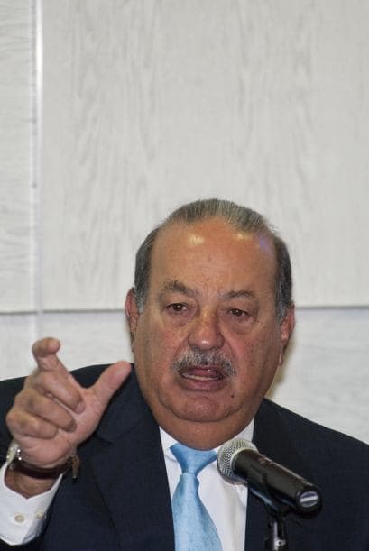 Esa cifra se suma a los $74 mil 500 millones reportados por la revista Forbes, la cual lo posicionó por segundo año consecutivo como la persona más rica de mundo.