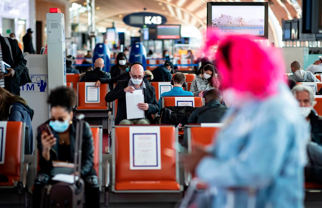 <b>Puesto 9: Aeropuerto Charles De Gaulle de París, Francia.</b> Fue visitado por 76.2 millones de pasajeros en 2019, pero en el primer semestre 2020 el tráfico cayó 61.4%. La lista de los aeropuertos más concurridos del mundo de 2019 mostró un aumento del 3.5% en 2019. Según la ACI la debacle del transporte aéreo mundial no es pasajera y calculan que es probable que las cifras de pasajeros que había en 2019 no se alcanzarán sino hasta 2024.
<br>
