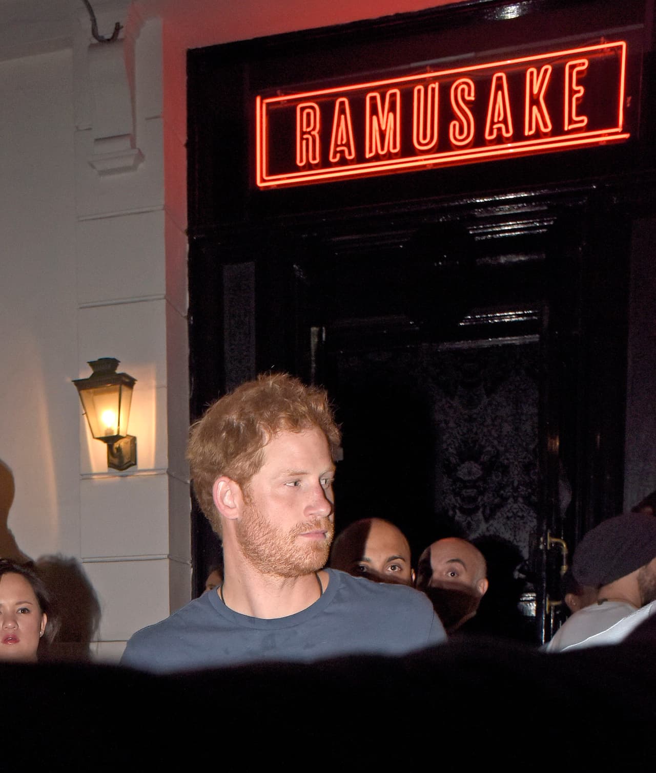 El príncipe Harry salió de fiesta en Londres.