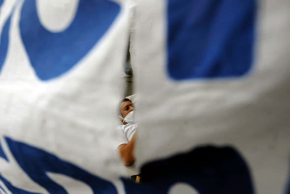 "La mayoría del presupuesto se va en pagar sueldos. No nos queda nada para investigar, para crecer como universidad", explicó el profesor Robert Rodríguez, de 42 años, quien se sumó a la manifestación el miércoles "en solidaridad con los estudiantes".