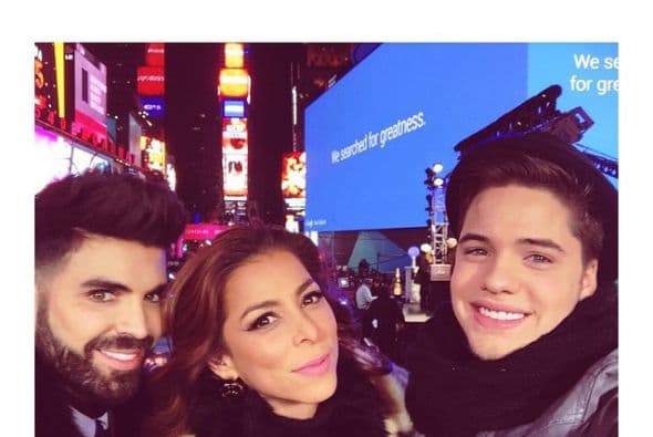 Trabajando o en casa con familia y amigos, los famosos de Univision se la pasaron de lo mejor despidiendo el 2014. ¡A celebrar, como debe ser!