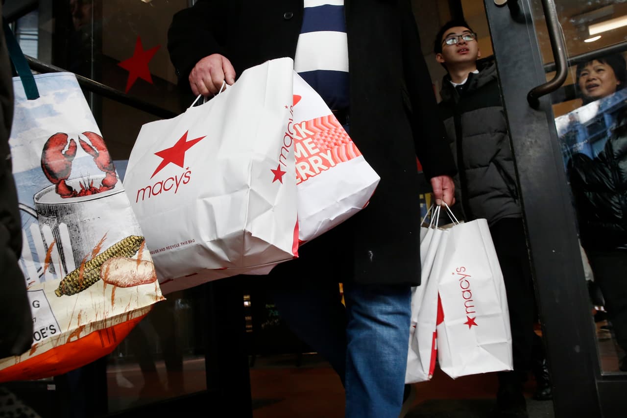 Macy's está tratando de evitar el destino de Sears y esbozó un nuevo plan para "establecer las bases para un crecimiento sostenible y rentable", dijo a CNN, Christina Boni, analista de Moody's.