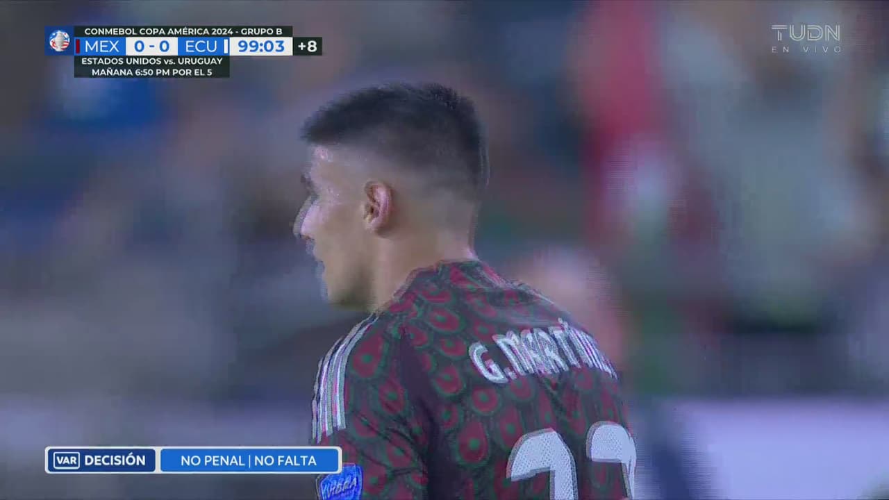 ¡La única que revisa el VAR y el árbitro le quita un penal a México!