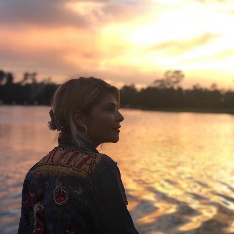 "La vida me ha enseñado a poner mis límites y eso puede causarle a la gente incomodidad, pero si quieres sobrevivir como profesionista en este mundo, tienes que tener la fuerza para hacerlo" dijo, además aclaró que "eso no quiere decir que odie a los hombres".