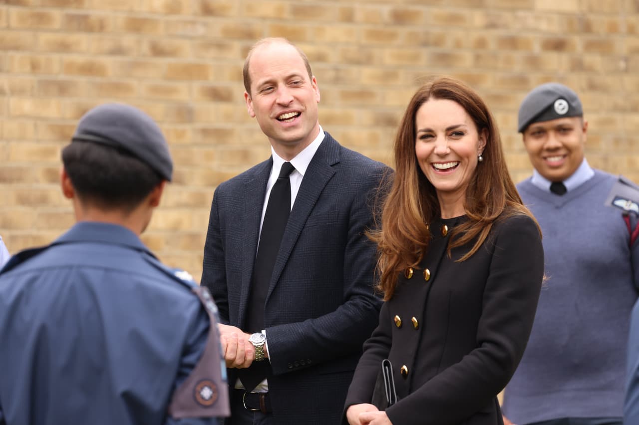 Los cadetes sorprendieron al príncipe William y a Kate Middleton lanzando un "hurra" dedicado a "su alteza real, el duque de Edimburgo".