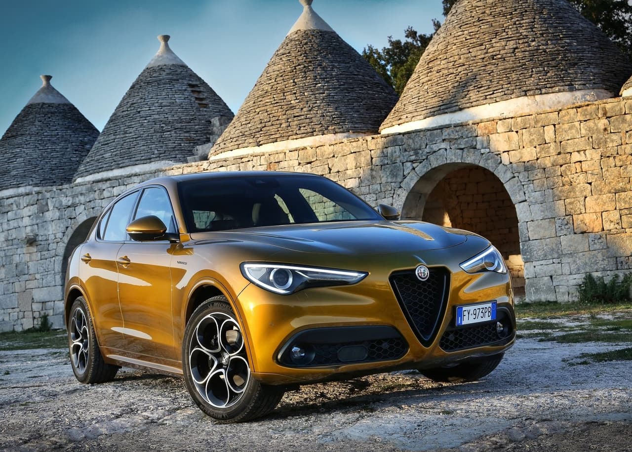 <h3 class="cms-H3-H3"><b>10. Alfa Romeo Stelvio 2021</b></h3>
<br>
<ul>
 <li>Precio promedio: $54,145</li>
 <li>Descuento promedio en dólares: $5,754</li>
 <li>Descuento promedio en porcentaje: 11%</li>
</ul>