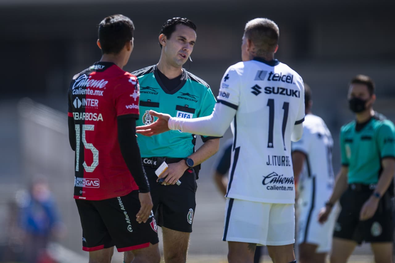 Se va sin goles el partido entre Pumas de la UNAM y Atlas, durante la Jornada 4 en el Estadio Olímpico Universitario. Atlas jugará contra Santos y Pumas se medirá ante Monterrey el próximo sábado en el Torneo Guard1anes 2021.