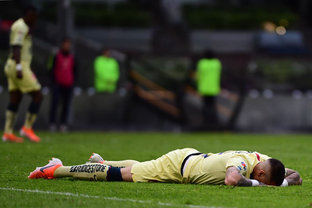 Lesión de muslo con América. Fuera 25 días y cinco partidos. Del 1 al 26 de abril del 2019.