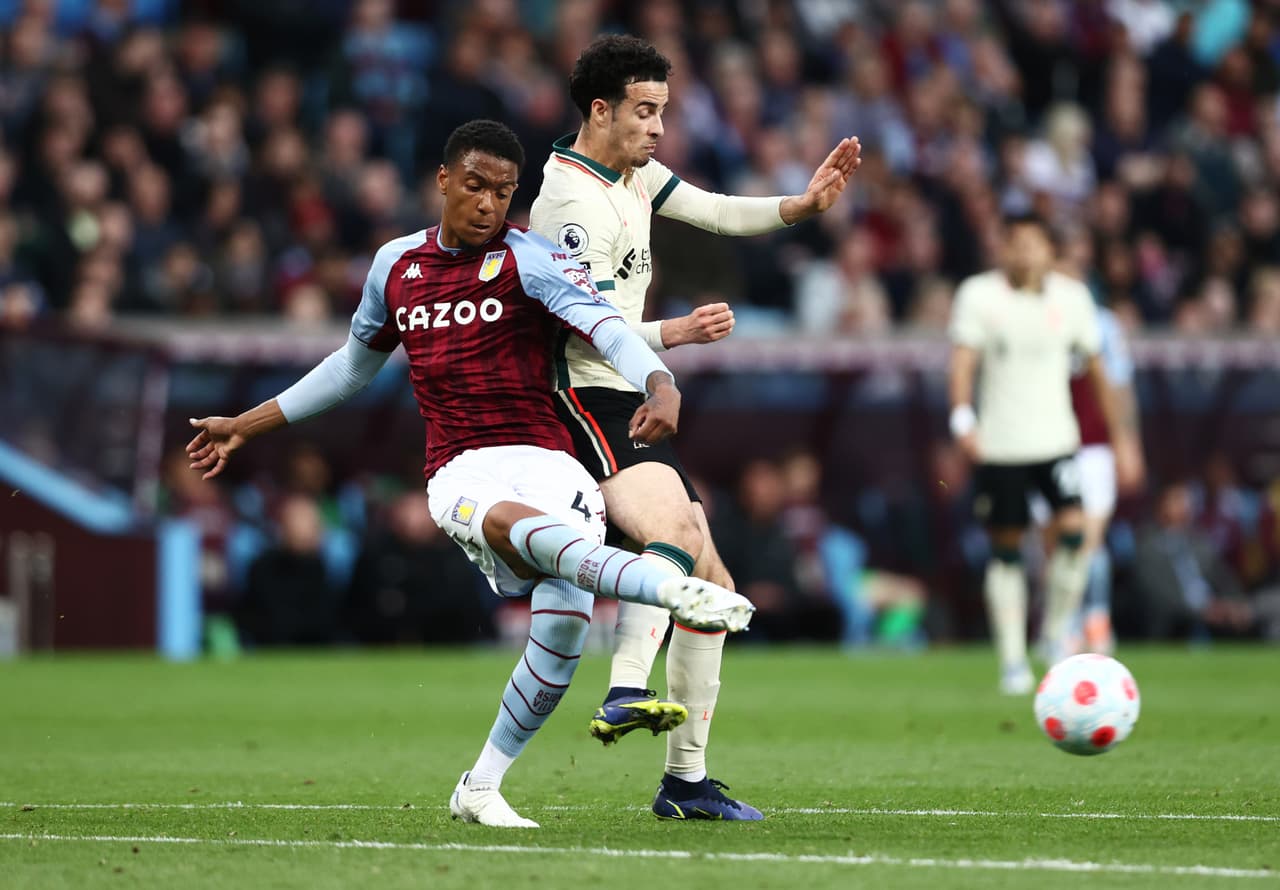 En un partido que comenzó perdiendo y en el que tuvo que hacer un mayor sacrificio, el Liverpool de Klopp sacó un muy importante triunfo en su visita al Aston Villa para sostener la pelea con el Manchester City.