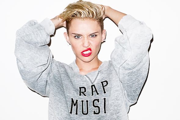 La rubia no da muy ejemplo a sus seguidores...