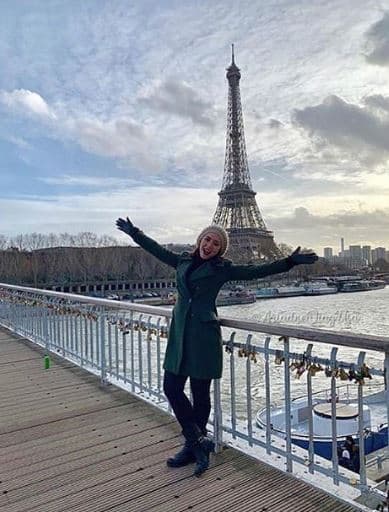 Fue con esta instantánea que la actriz dejó claro el motivo de este viaje a Europa: "¡Ya tenemos fecha! Así que, oficialmente,¡ comienza la temporada de despedidas de soltera! ¿Verdad, Marcus Ornellas? ¡Qué emoción!".