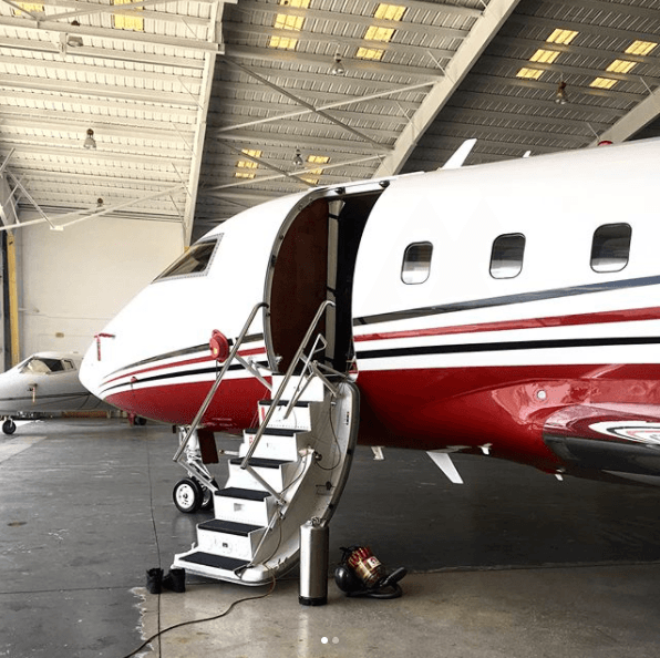 Ella dispuso de al menos cuatro aviones privados para hacer llegar los víveres a Puerto Rico.