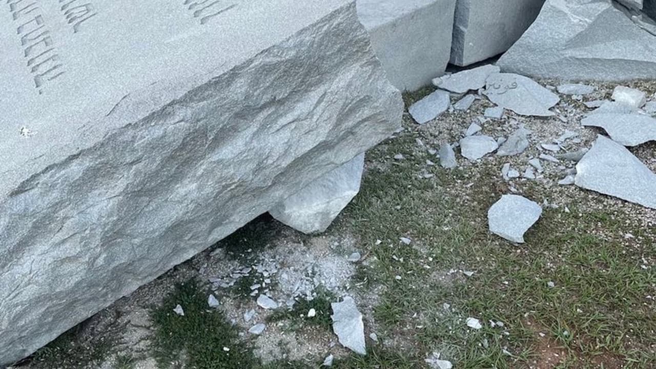 Un misterioso monumento en Georgia fue demolido luego de una explosión 