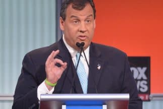 Los candidatos sacan los puños en el primer debate