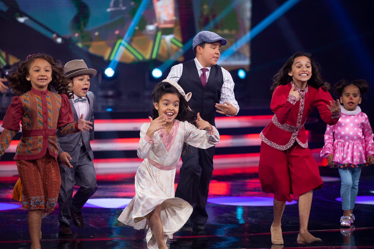 El show incluyó también a bailarines.