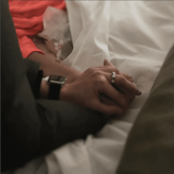 "El sueño más grande de mi esposa se cumplió esta noche y ella ya está en el cielo, El cáncer se ha ido, el dolo ya no existe", declaró al tiempo que puso esta imagen.