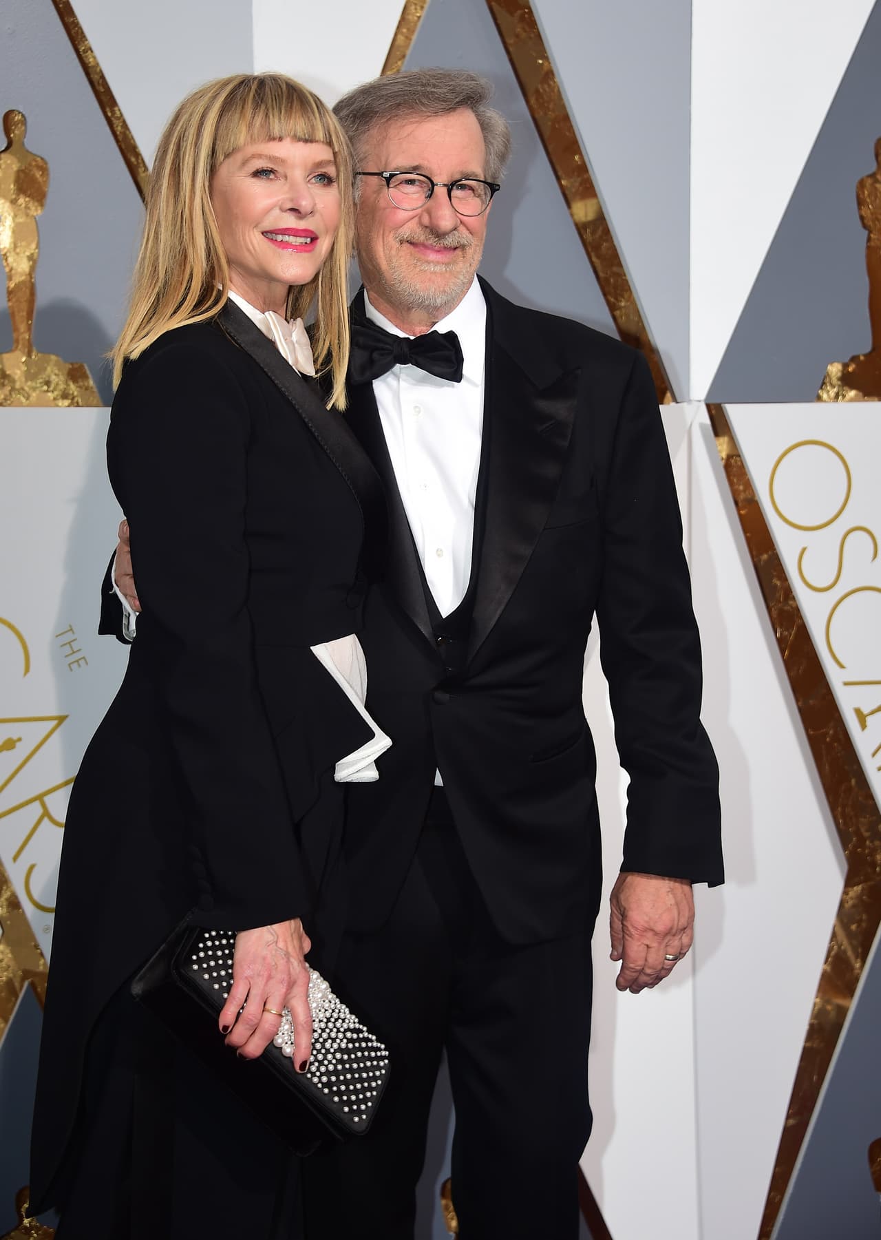 Mikaela señaló que fue a través de una videoconferencia donde compartió con sus padres la noticia.