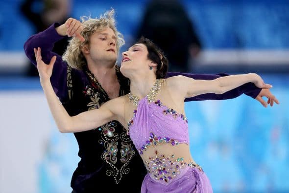 Meryl Davis y Charlie White se han proclamado hoy campeones olímpicos de danza de patinaje artístico en Sochi 2014, una vez disputado el programa libre en el que mantuvieron el liderato que el domingo alcanzaron en el corto. Davis y White, primera pareja de EEUU en ganar un Mundial y que llegaron a Sochi como subcampeones olímpicos, se impusieron en el Palacio Iceberg con 195,52 puntos y un programa largo con música de 'Sherezade", de Nikolai Rimski-Korsakov. Superaron a los defensores del título, los canadienses Tessa Virtue y Scott Moir, que se colgaron la plata con 190,99. El bronce ha sido para la pareja rusa integrada por Elena Ilinykh y Nikita Kapsalapov, con 183,48. Meryl y White llevan 17 años patinando juntos.