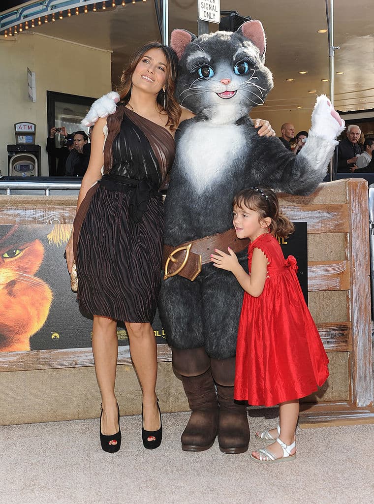 En la premiere de 'El gato con botas', en octubre de 2013, la pequeña Valentina estuvo junto a su mamá luciendo un vestido rojo y sandalias blancas.