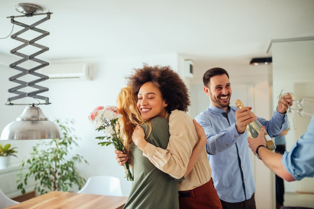 Por otra parte, habrá una gran alegría en tu entorno por la visita de alguien muy querido y la posibilidad de iniciar, finalmente, algo que durante mucho tiempo pensaste que era solamente un sueño pero que ahora se convierte en una hermosa realidad.
<br>