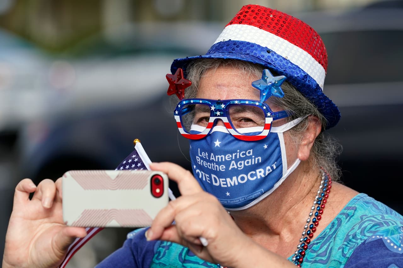 Así lo hizo Cheryl Greenberg y varios de sus amigos jubilados de 'The Villages', a quien el aspirante demócrara le inspira más confianza.