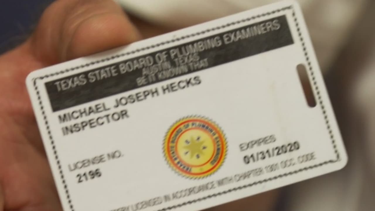 Gobernador de Texas alarga la existencia de la Junta de Examinadores de Plomería