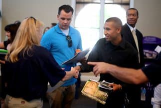 ¿En dónde busco ayuda en Miami-Dade y Broward si fui afectado por el coronavirus?