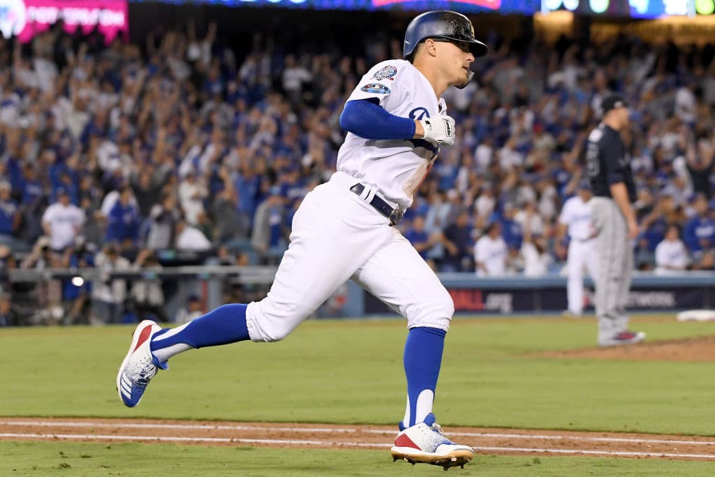 Los californianos añadirían una carrera más en la sexta entrada, gracias al cuadrangular solitario de Kike Hernández para ampliar a 5-0 la ventaja de los campeones del Oeste de la Nacional.